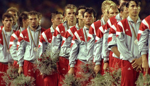 Polish-football-team-1992-Olympics-Silver_916071