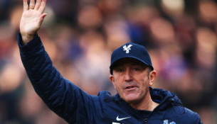 463472875-crystal-palace-manager-tony-pulis-waves-as-he-walks-out