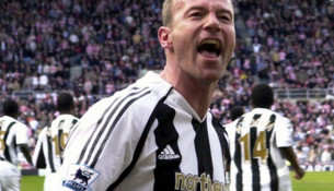 alan-shearer-celebrates-scoring-at-the-stadium-of-light-on-17th-april-2006-551109522